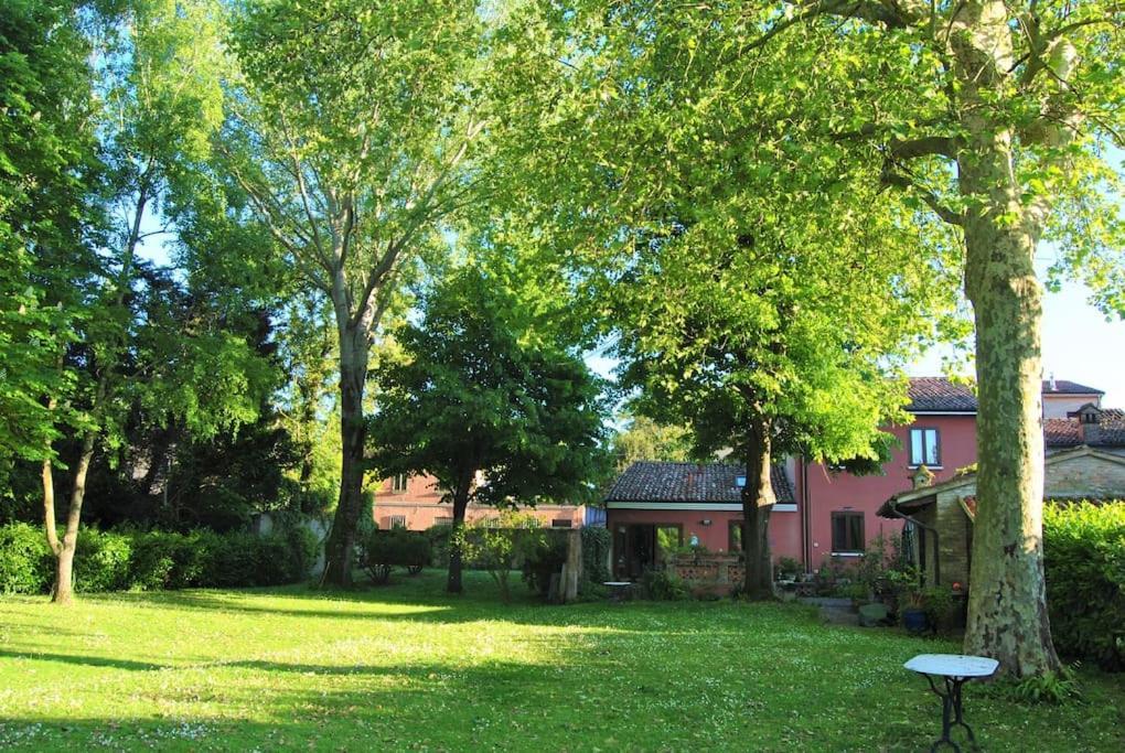 La Casa Di Marina Ferrara Exterior foto