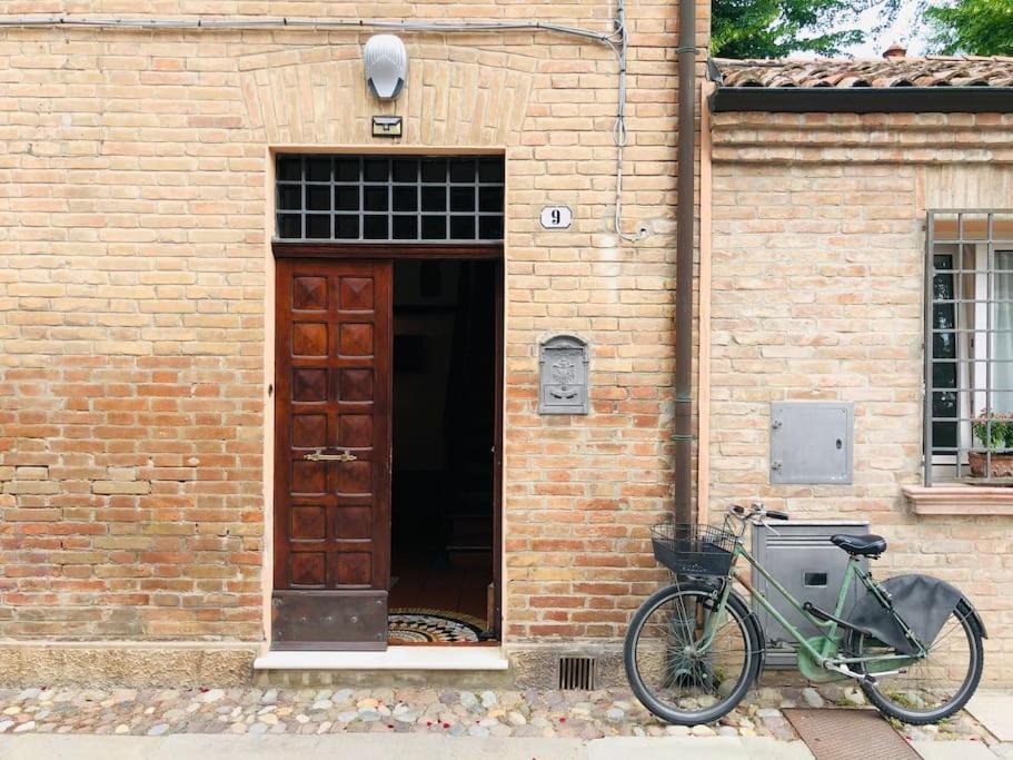 La Casa Di Marina Ferrara Exterior foto