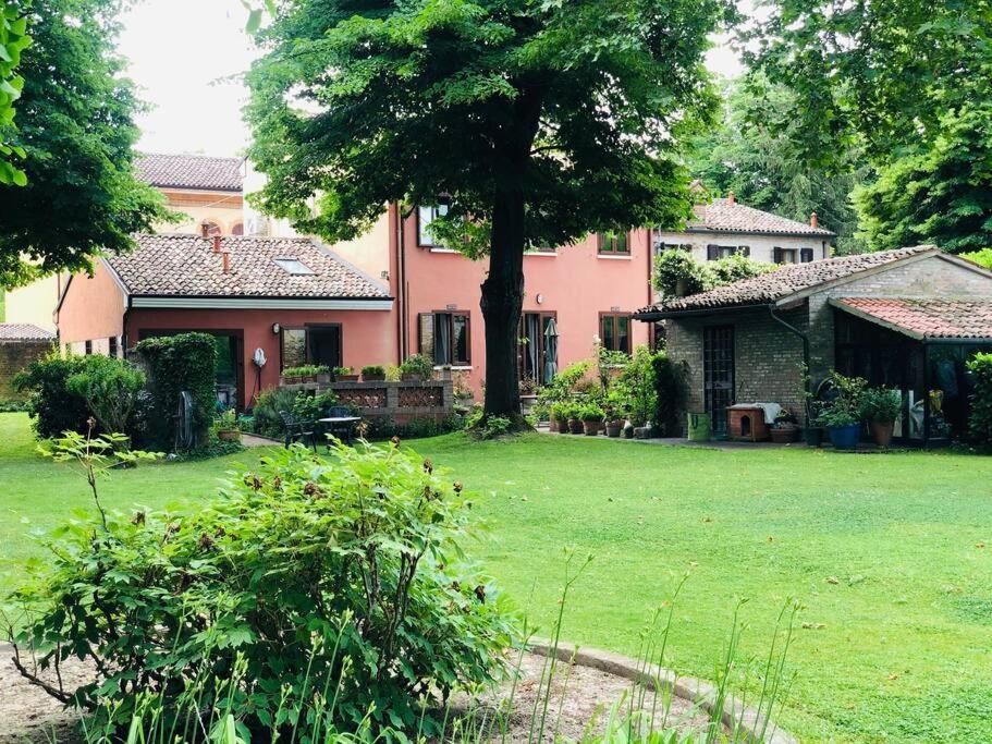 La Casa Di Marina Ferrara Exterior foto