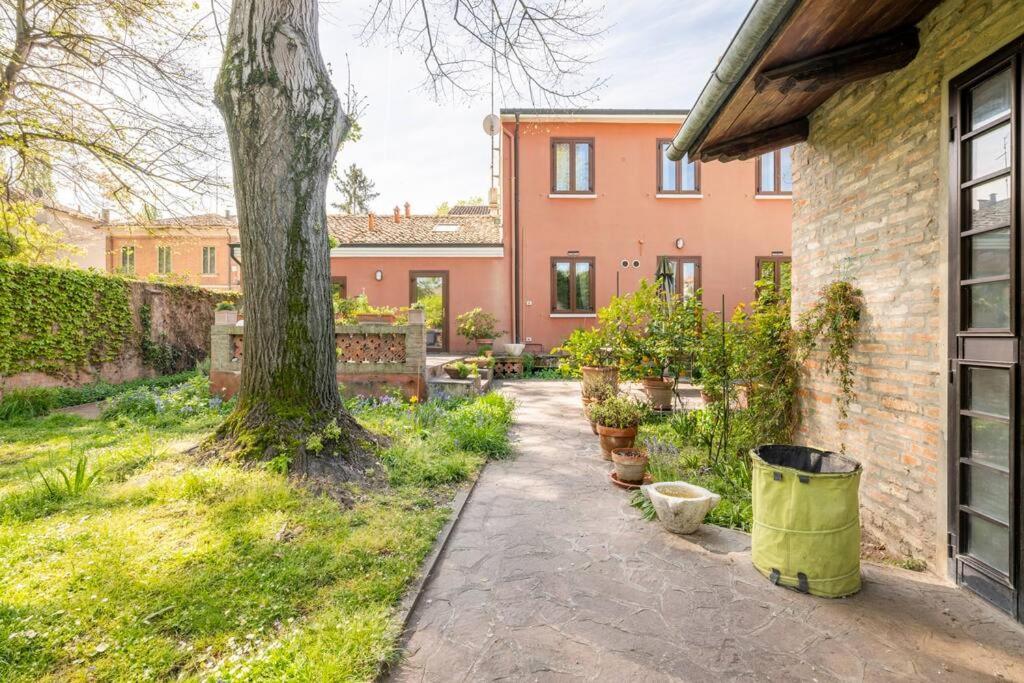 La Casa Di Marina Ferrara Exterior foto