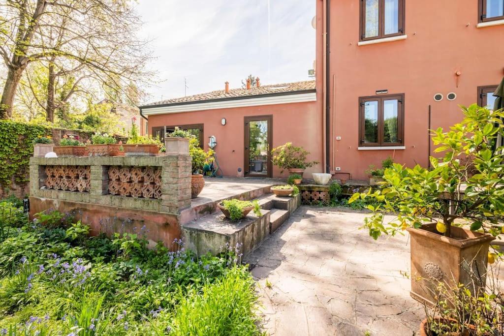 La Casa Di Marina Ferrara Exterior foto